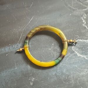 A vintage marbled yellow and green Bakelite bangle bracelet/pendent.